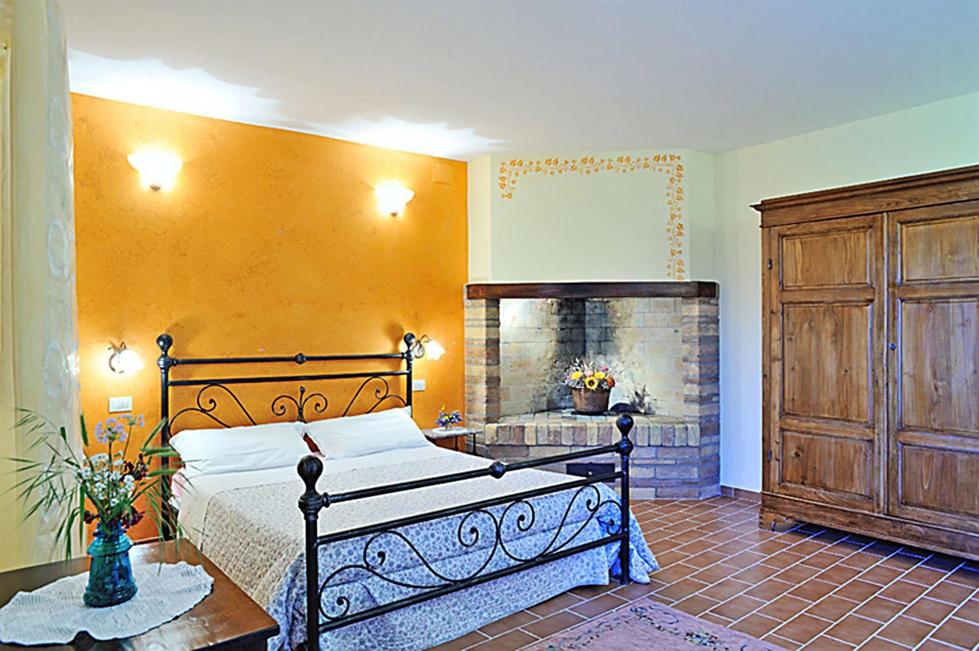 Agriturismo La Buca Di Bellugi San Quirico dʼOrcia Extérieur photo